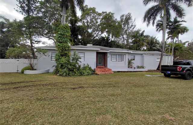 1050 NE 82nd St photos photos