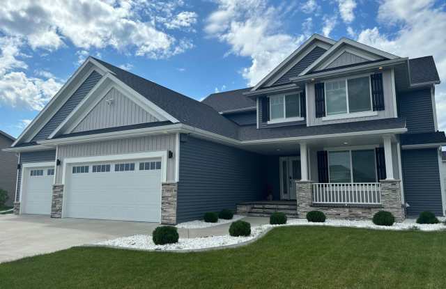 Gorgeous 5 bed, 3.5 bath in South Fargo - 3665 Valley View Drive South, Fargo, ND 58104