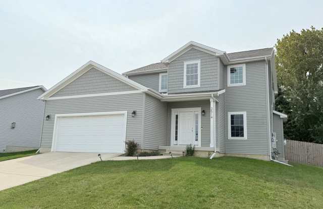 Incredible 4 bedroom house in Fox Creek! - 2514 Grey Fox Trail, Bloomington, IL 61705