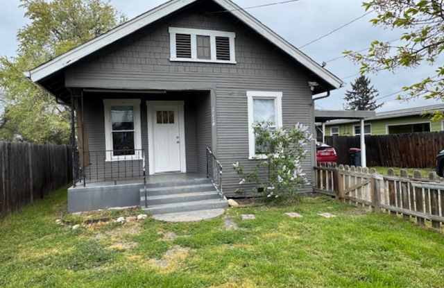 1114 W 8TH A&amp;B photos photos