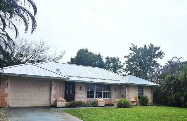 286 NE Brunson Court Gallery 1