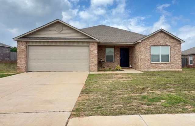 Large 4 Bedroom, 2 Bathroom Home in River Mist Addition- Harrah photos photos Large 4 Bedroom, 2 Bathroom Home in River Mist Addition- Harrah photos photos