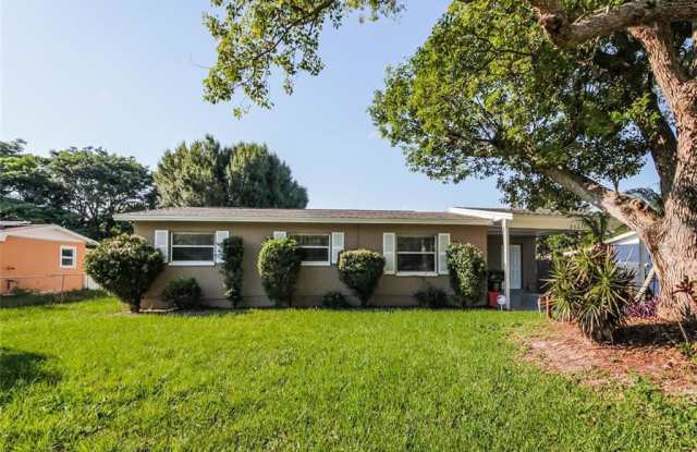 2601 PINEWAY DRIVE - 2601 Pineway Drive, Oak Ridge, FL 32839