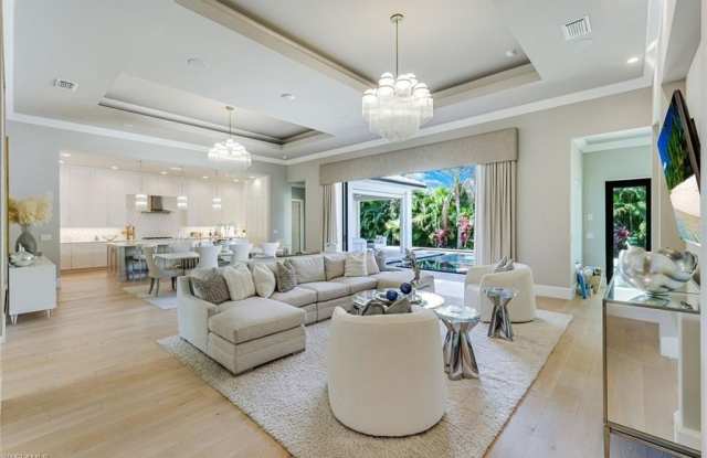 760 Park Shore Dr Gallery 3