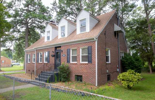 Beautifully updated 1948 Cape Cod offering 3 bedrooms, 3 full bathrooms for rent in Portsmouth VA! Gallery 3