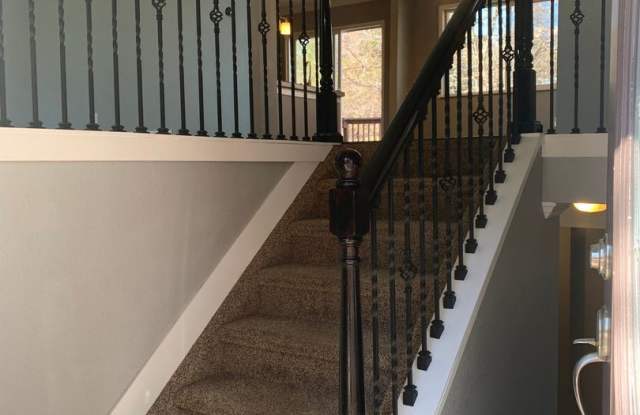5462 Mira Loma Circle Gallery 2