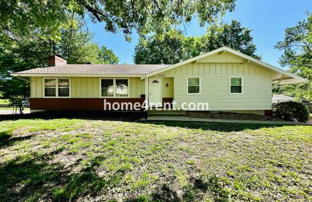 Like New, Ranch Style Home in Raytown - Wood Floors, Finished Basement, Fenced Yard! photos photos