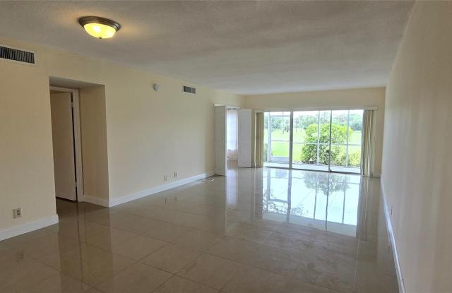 2950 N PALM AIRE Drive Gallery 1