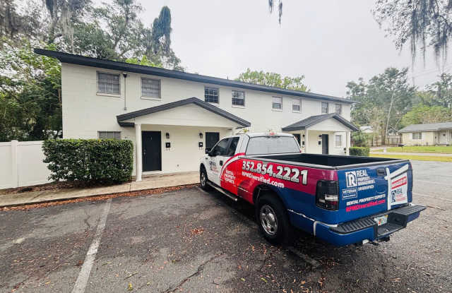 2/1.5 Townhome near Downtown - will go quick photos photos