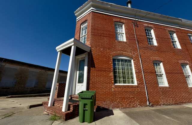 Charming 2Bed/2.5Bath in Washington Vilage - Extra Space in the Basement photos photos