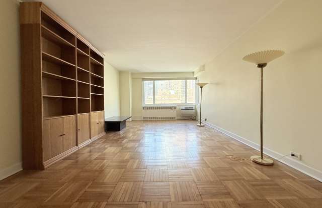 411 East 53rd Street Gallery 3
