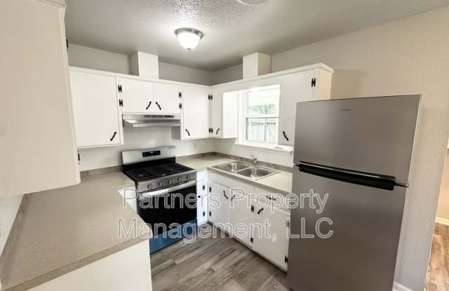 2409 Cottonwood Place Gallery 3