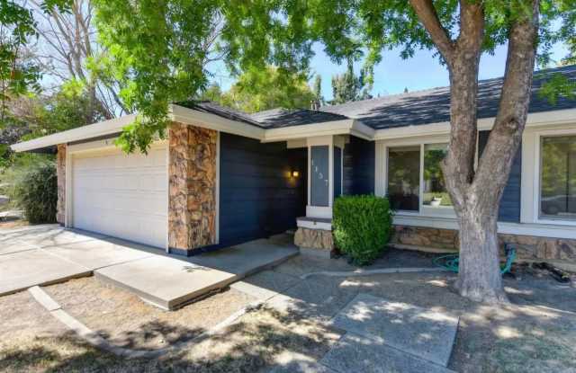 Adorable 3 bedroom 2 bath Available Now Gallery 1
