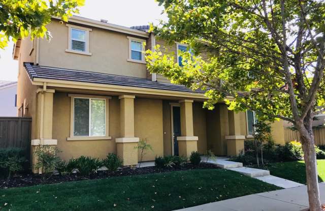Lincoln Lovely and WOW! - 35 E Street, Lincoln, CA 95648