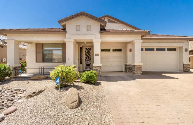 Spacious Home with a Beautiful Backyard & Open Kitchen Gallery 1