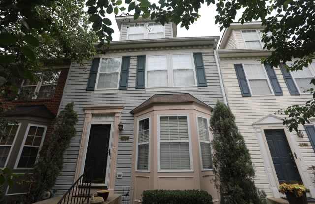 Available -Spacious 2 Car Garaged Townhome w Master Suite photos photos