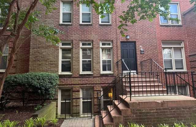 Bright & Sunny Duplex One Bedroom W/Secured Entry, Washer/Dryer In Unit & More! photos photos