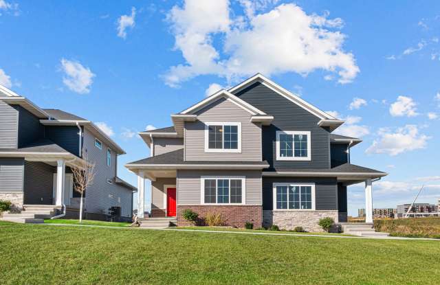 New build 4 bed 4 bath Condo - 639 Catherine Drive, Tiffin, IA 52340