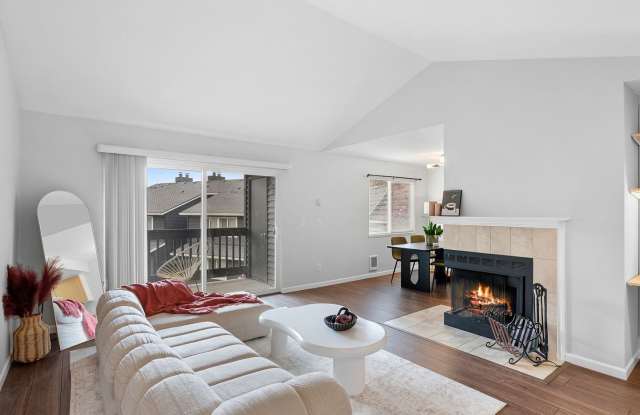 1-bedroom, 1-bath condo in the heart of Murrayhill photos photos