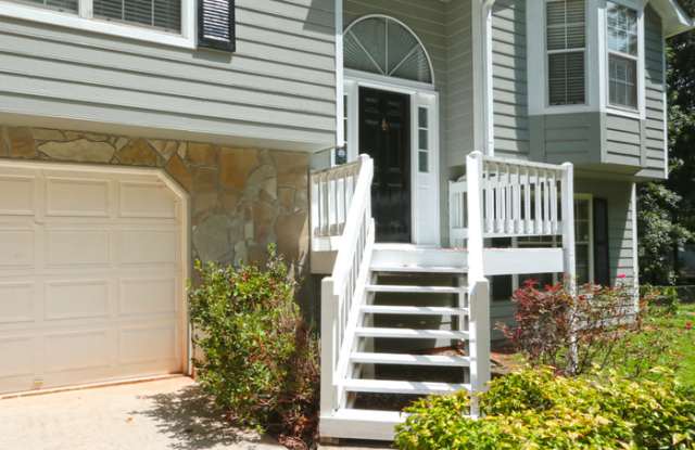 3872 Saddlecreek Drive Gallery 2