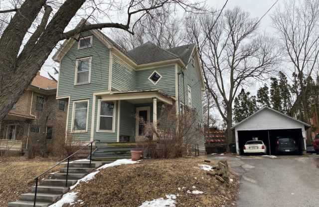 $1,900 | 4 Bedroom, 2 Bathroom | Cat Friendly* | Available for August 1st, 2027 Move In! Gallery 3