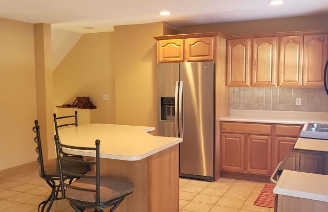 3 bed/2 half bath 2 Full bath Townhouse in Morgantown - Close to Interstate 68 - Available 10/23/2026 Gallery 4