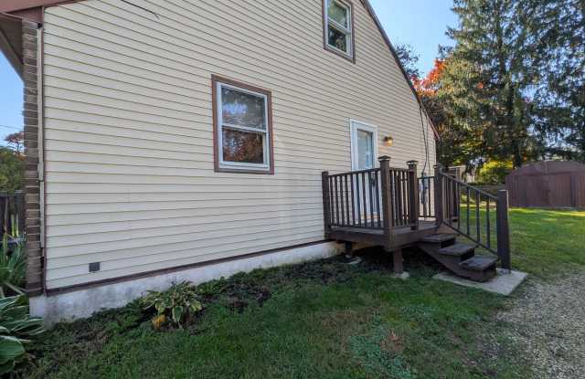 4 Bed 2 Bath Home in North Coventry Gallery 3