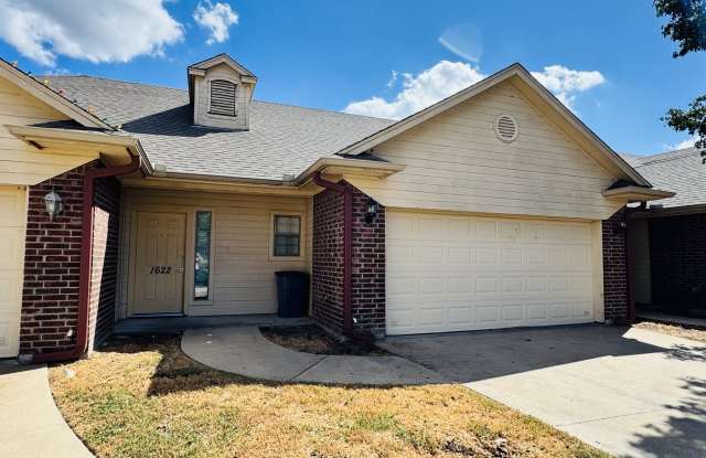 1622 Summer Hill Court photos photos