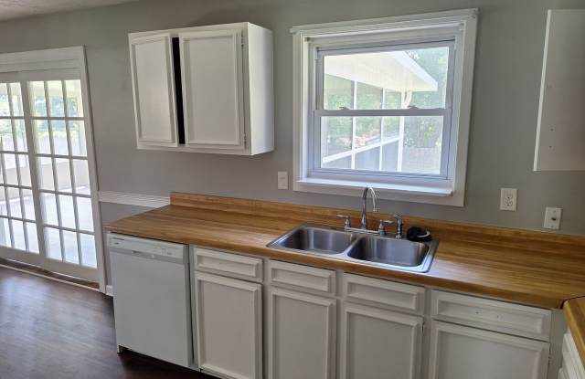 3 Bedroom available for Rent! Gallery 4