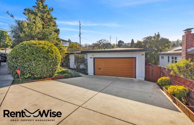 838 Crompton Rd photos photos