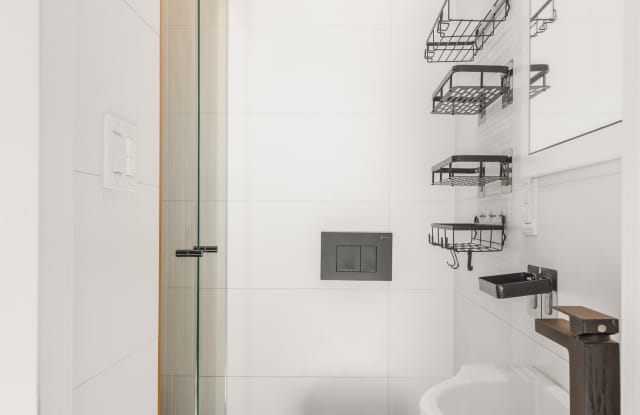 704 Evergreen Ave - 704 Evergreen Avenue, Brooklyn, NY 11207 704 Evergreen Ave - 704 Evergreen Avenue, Brooklyn, NY 11207