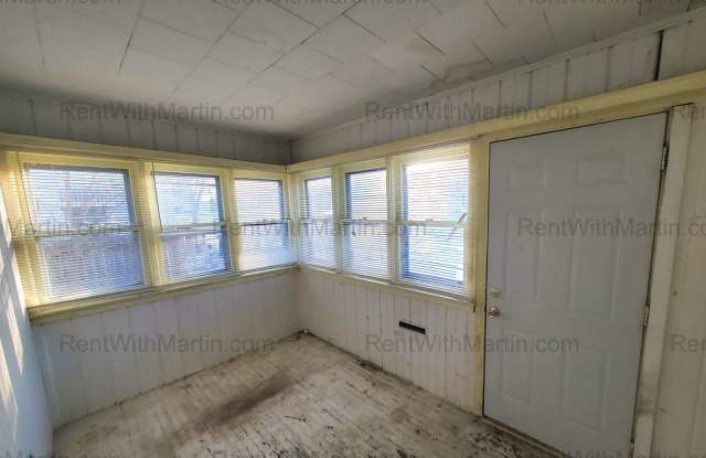 FOR RENT- 1020 Columbia *Pets OK with conditions* Gallery 3