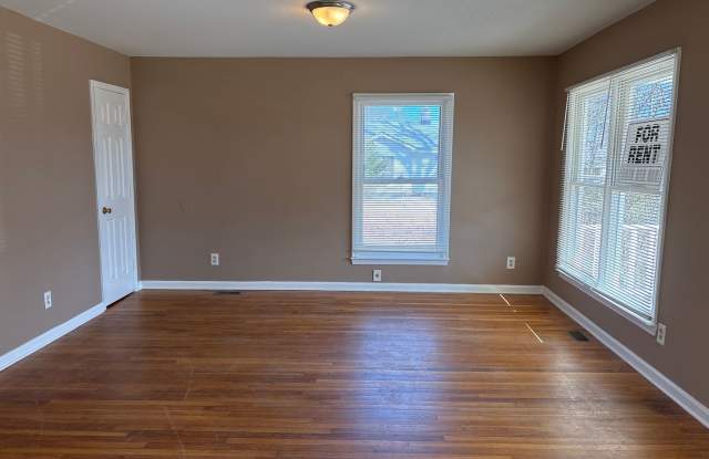 3 Bedroom Convenient to A&T and Downtown Greensboro! Gallery 4