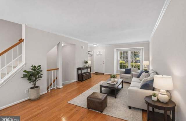 8483 LAUREL OAK Drive Gallery 3