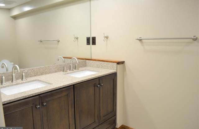 1105 MEANDER Drive Gallery 4