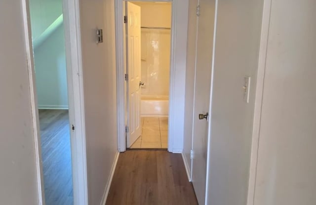 Spacious 4BR House in Levittown Gallery 4