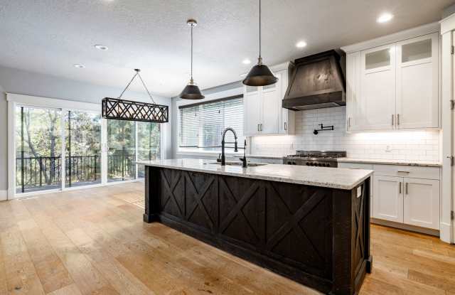 Luxury 5-Bedroom Mountain Home in Summit Park Gallery 4