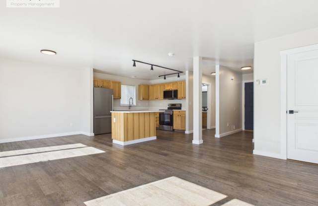 Fully Updated 3-Bedroom Townhome in River Rock Gallery 3