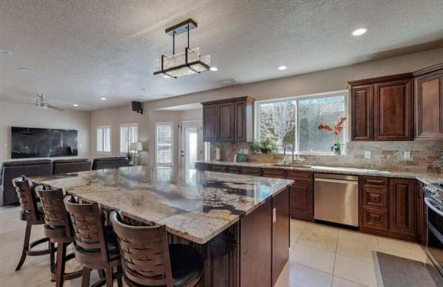 8804 Vallejo Place NE Gallery 2