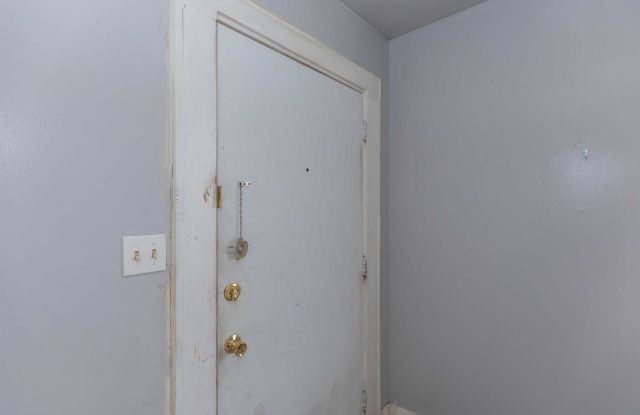 821 South Travis Street - 3 Gallery 3