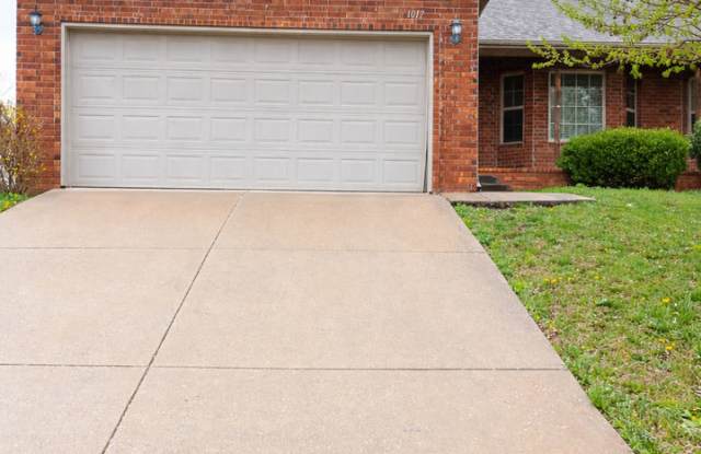 Spacious 3 Bed, 2 Bath Duplex in Prime Ozark Location photos photos