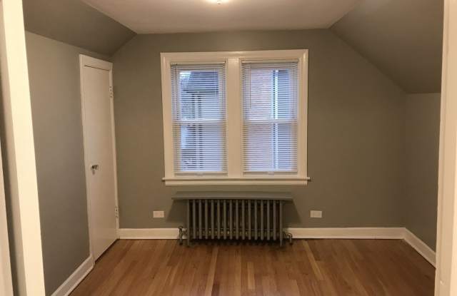 3136 N Paulina Street Gallery 2