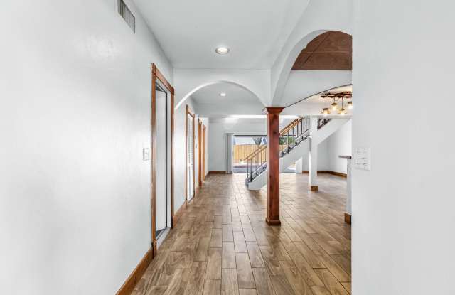 2552 Ella Street Gallery 3