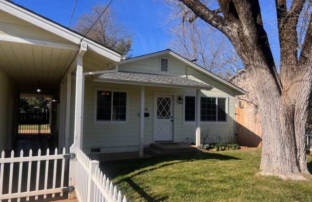 Charming 3 Bedroom House With Inground POOL photos photos