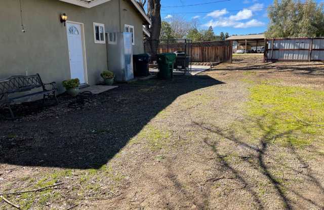 Studio with Kitchenette in Private Location - 4370 Carrizo Road, Atascadero, CA 93422