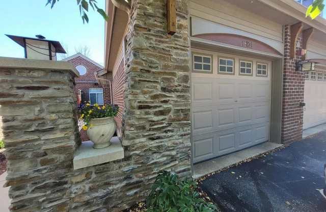 18231 Wisconsin Avenue, Brookfield - 2 Bedroom Condo - 18231 West Wisconsin Avenue, Wauwatosa, WI 53226