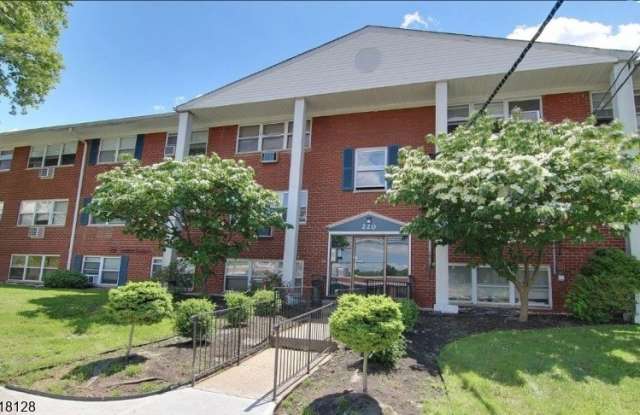 220 W Sumner Ave photos photos