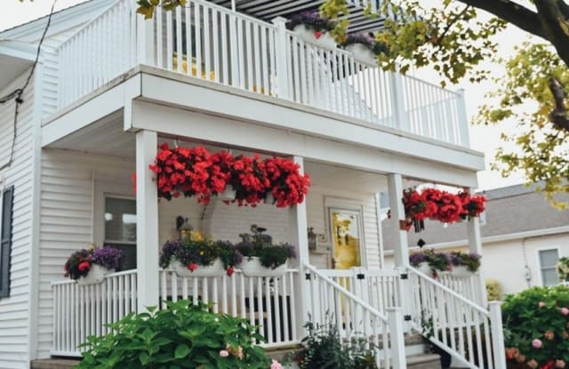 10 N ESSEX AVENUE - 10 North Essex Avenue, Margate City, NJ 08402