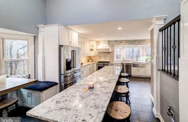 7679 GREEN GARLAND Drive Gallery 4