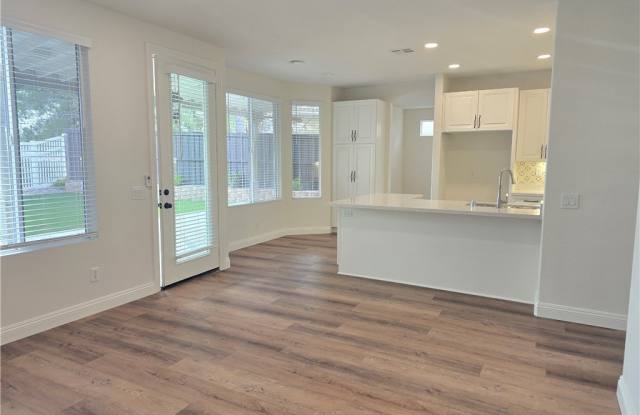 32991 Adelante photos photos